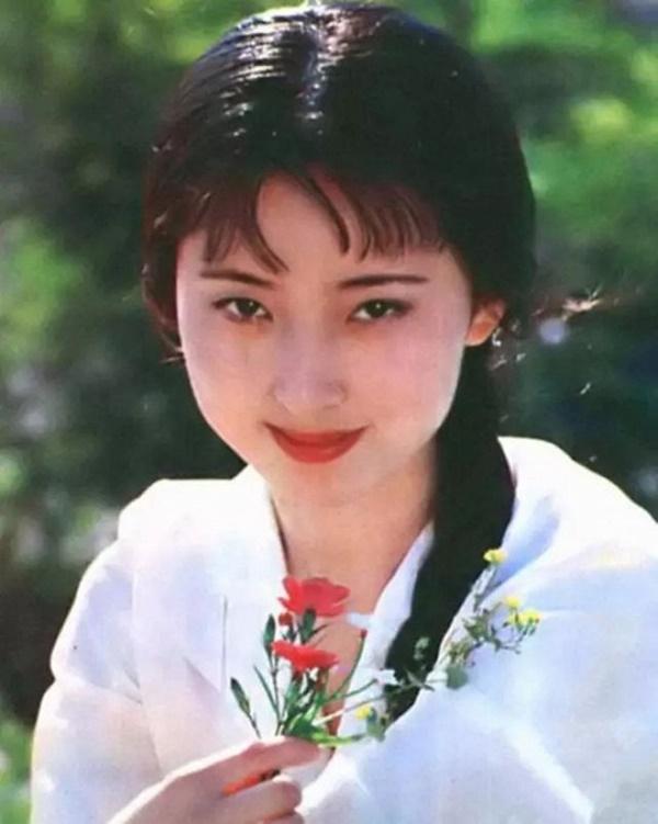 Cuộc đời bi thảm của mỹ nhân Hồng Lâu Mộng: Hai cuộc hôn nhân tan vỡ, tiên nữ cạo trọc vì bệnh ung thư-6