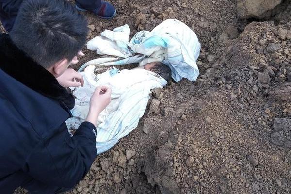 Điều tra clip ghi cảnh một thanh niên bị chôn sống-1