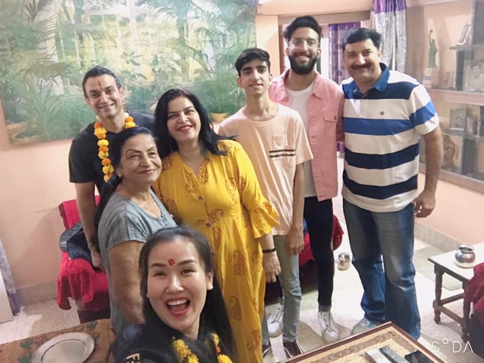 Thích thú xem Võ Hạ Trâm trải nghiệm phong tục đón dâu tại quê chồng Ấn Độ-1