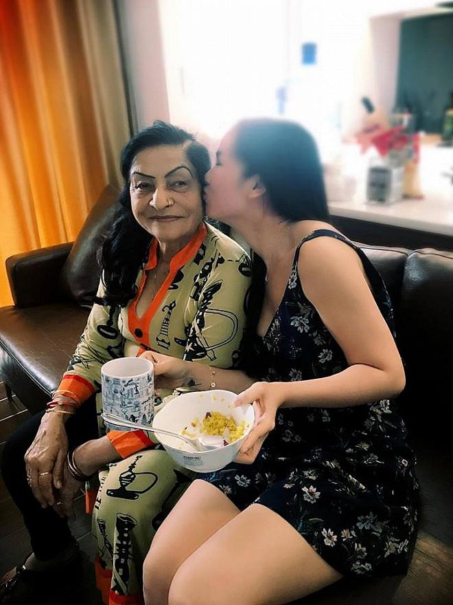 Thích thú xem Võ Hạ Trâm trải nghiệm phong tục đón dâu tại quê chồng Ấn Độ-6