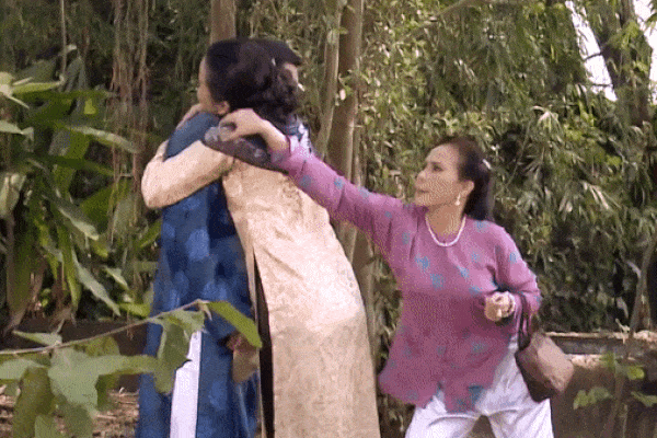 Cao Thái Hà ăn tát vì tội quyến rũ chồng người khác trong tập 46 'Tiếng Sét Trong Mưa'