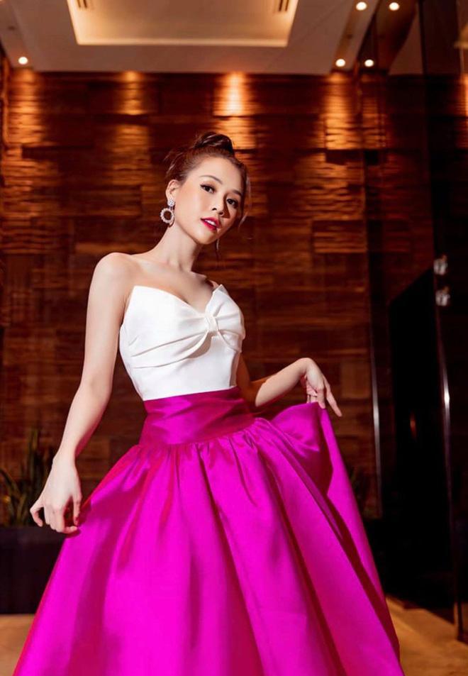 Đẹp như Hương Giang cũng đành thua toàn tập trong cuộc chiến đụng hàng với Puka và Sam-8