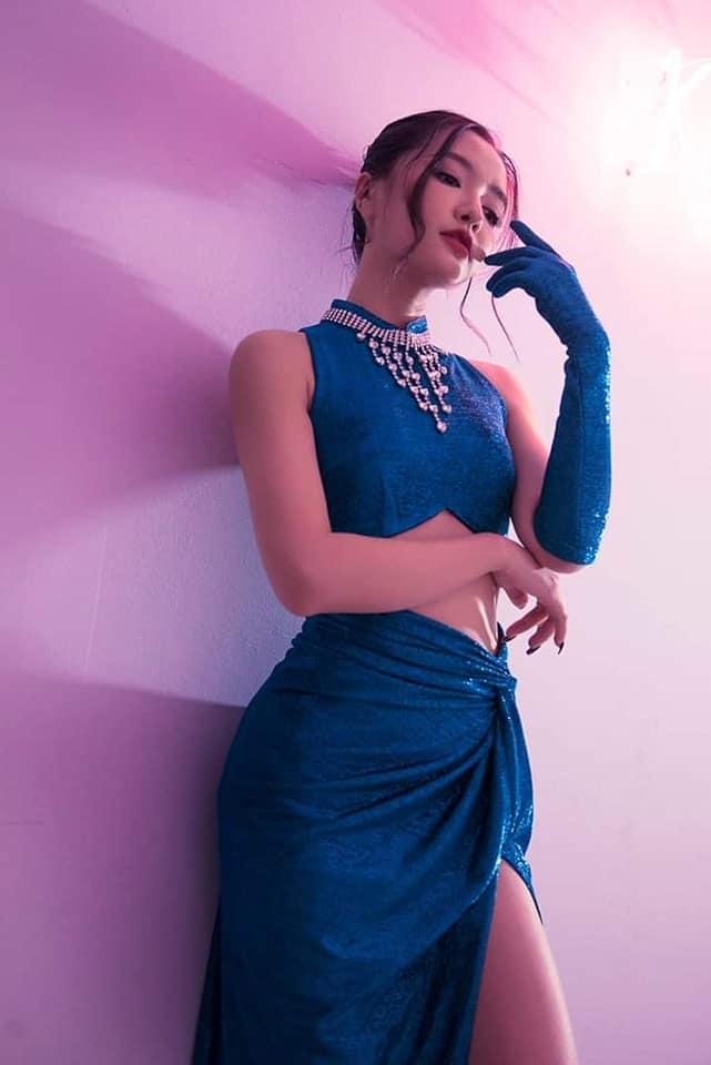 Mới hôm qua còn lộ bụng mỡ bèo nhèo mà hôm nay Bích Phương đã khoe eo sexy hết cỡ-6