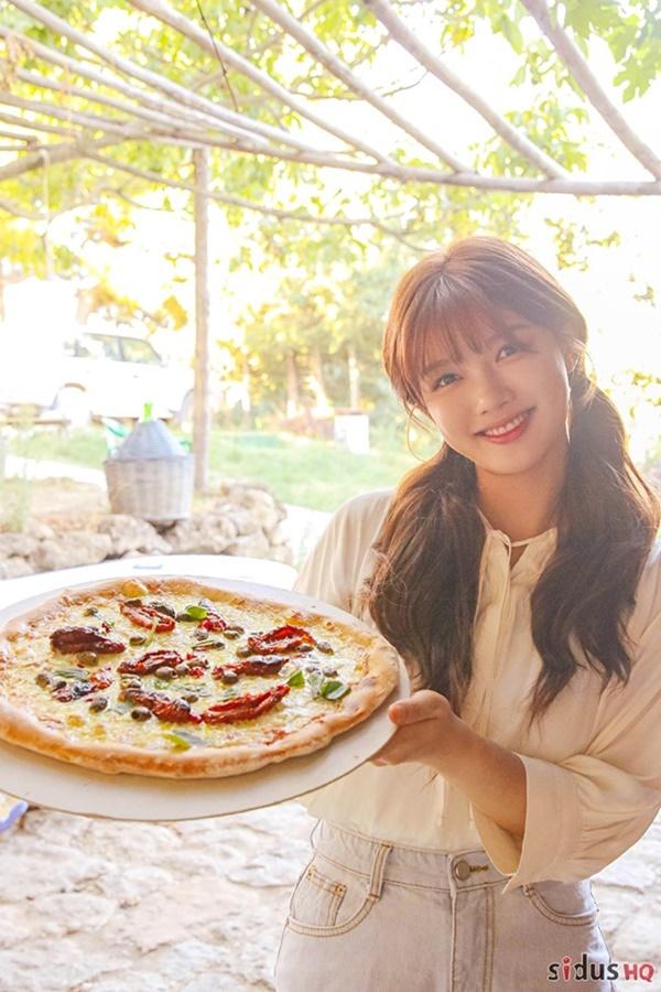 Vẻ ngoài rạng rỡ, đáng yêu của nữ diễn viên "Mây họa ánh trăng" cũng nhận được nhiều lời khen ngợi từ phía người hâm mộ.