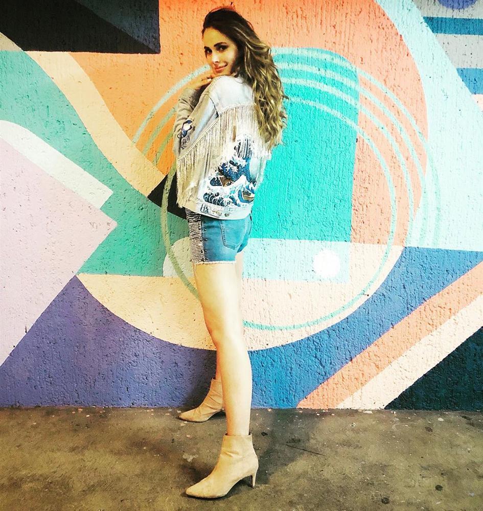 Bản tin Hoa hậu Hoàn vũ 24/10: HHen Niê diện đầm đơn sắc vẫn chặt hết các mỹ nữ ăn mặc cầu kỳ-9