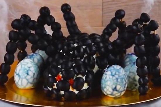 Gợi ý trang trí tiệc Halloween ghê rợn cho dân văn phòng