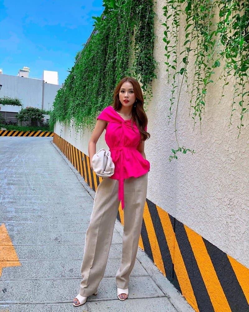 Cùng diện nguyên cây hồng, Ngô Thanh Vân và mỹ nhân đẹp nhất Philippines ai hơn ai?-9