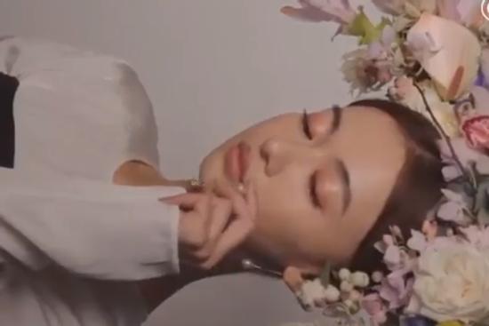 Ngô Cẩn Ngôn xuất hiện thu hút trong thước phim thời trang