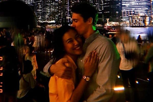 CUỐI NGÀY VẪN HOT: Hoàng Oanh cưới bạn trai tây, thiệp mời đã tới tay bạn bè-4