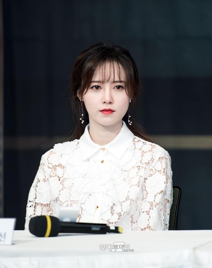 Goo Hye Sun công khai hẹn hò với bạn diễn kém tuổi Ahn Jae Hyun vào năm 2015, đồng thời kết đi đến hôn nhân vào tháng 5/2016. Cả hai từng được coi là cặp đôi hoàn hảo của showbiz xứ Hàn. Tuy nhiên chỉ 3 năm sau, Goo Hye Sun và Ahn Jae Hyun đường ai nấy đi bằng hàng loạt những pha đấu tố trên mạng xã hội. Goo Hye Sun cho biết chồng cô đã thay đổi, thường xuyên không ở nhà, thậm chí ngoại tình với nữ diễn viên khác.