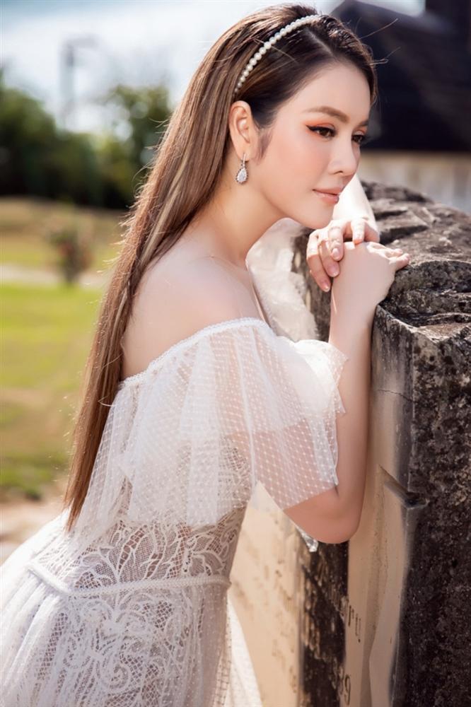 Lý Nhã Kỳ: Người đẹp bí ẩn của showbiz Việt