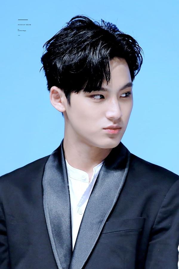 Với chiều cao 187cm cùng khuôn mặt đẹp không tỳ vết, Mingyu của SevenTeen được mệnh danh là bạn trai trong mơ của mọi cô gái. Vẻ đẹp vừa nam tính vừa gần gũi ấm áp của Mingyu giúp nam ca sĩ lọt top bảng xếp hạng Những hoàng tử quyến rũ nhất Kpop 2019 từ 