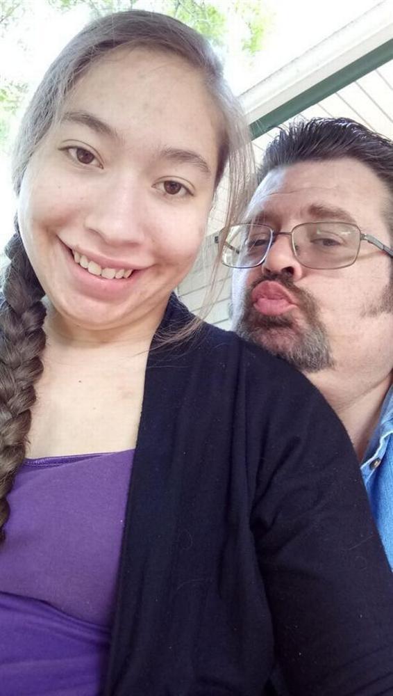 Đi làm thêm năm 16 tuổi, sau 6 năm, cô gái cưới luôn ông chủ 53 tuổi-2