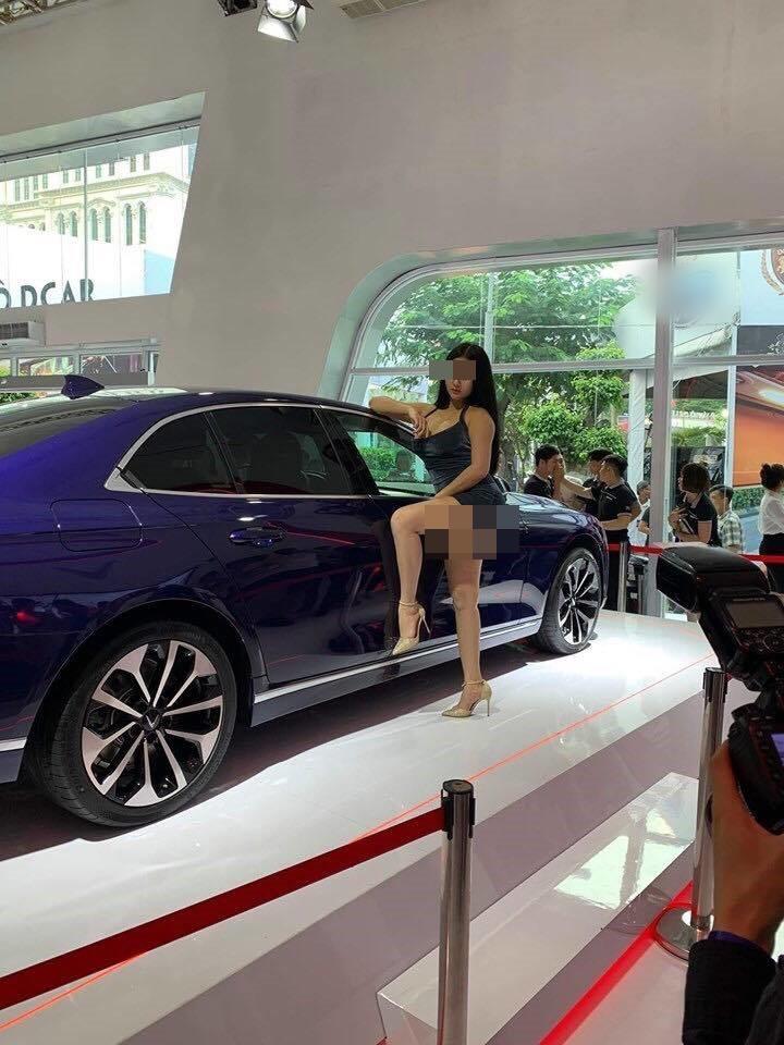 Trước khi cố tình lộ hàng ở Vietnam Motor Show 2019, Võ Huỳnh Ngọc Phụng chuyên ăn mặc kiểu con nhà nghèo-3