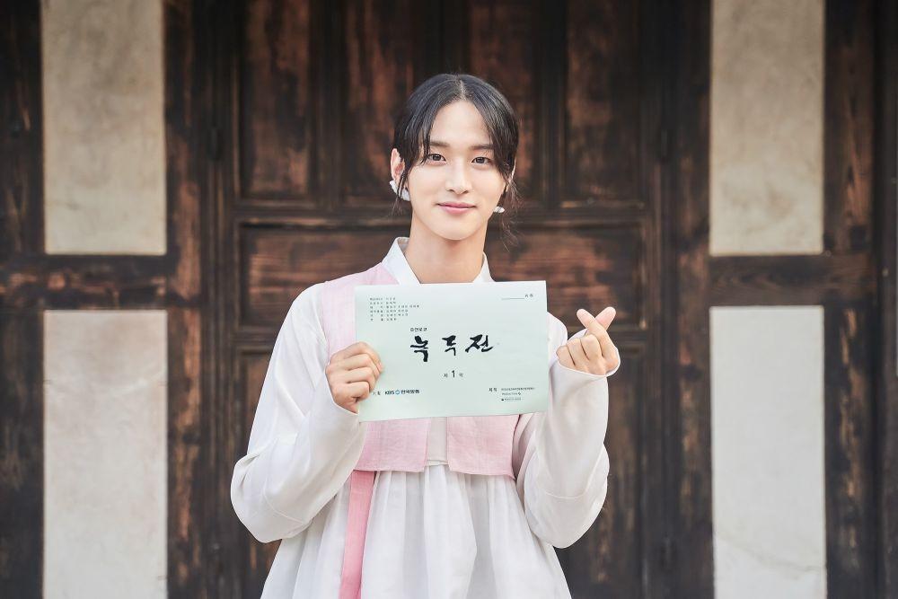 Nam thần giả gái Hàn gia nhập showbiz nhờ tham gia bắt cướp-1