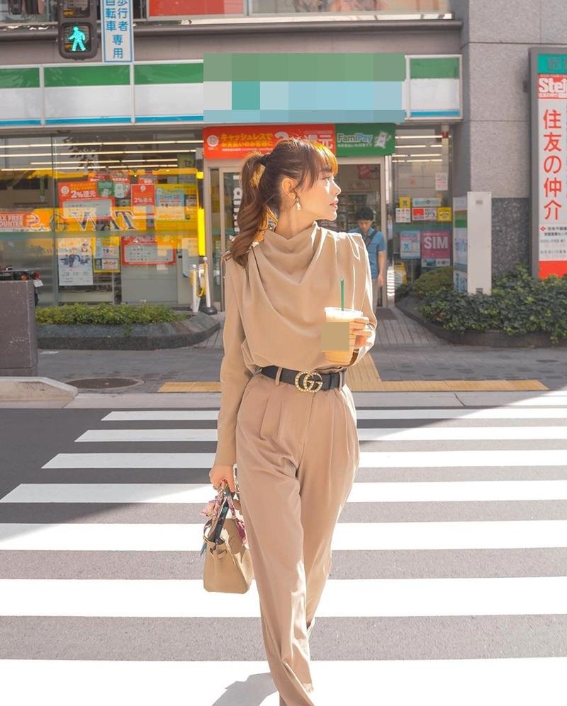 Hồ Ngọc Hà lộ ngực bên to bên nhỏ - Sơn Tùng đeo vòng tay ngọc trai nữ tính-6