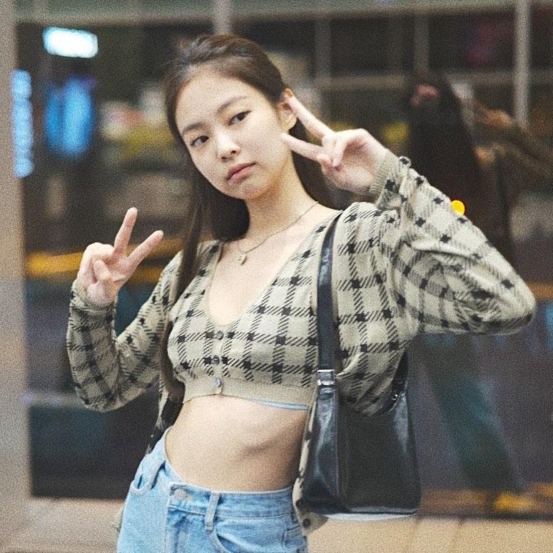 Từng hạ đo ván Jisoo khi đụng hàng vậy mà Chi Pu lại kém sang hơn Jennie vì như mặc đồ fake-4