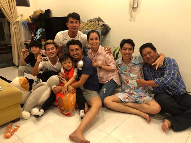 Hứa Minh Đạt đưa các con thăm nhà Jack và K-ICM-1