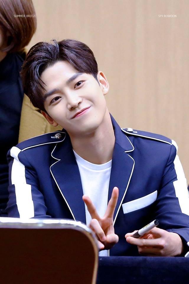 Kim Ro Woon - mỹ nam đang khiến chị em mê mẩn: Cao 1m92 và khuôn mặt không góc chết-6