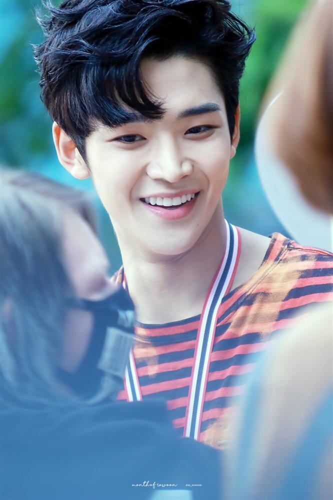 Kim Ro Woon - mỹ nam đang khiến chị em mê mẩn: Cao 1m92 và khuôn mặt không góc chết-10