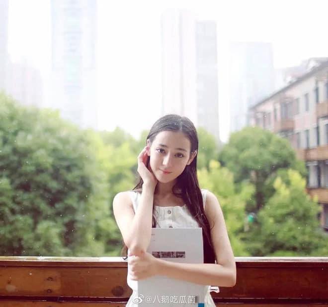 Loạt ảnh xinh đẹp từ nhỏ của Địch Lệ Nhiệt Ba-6