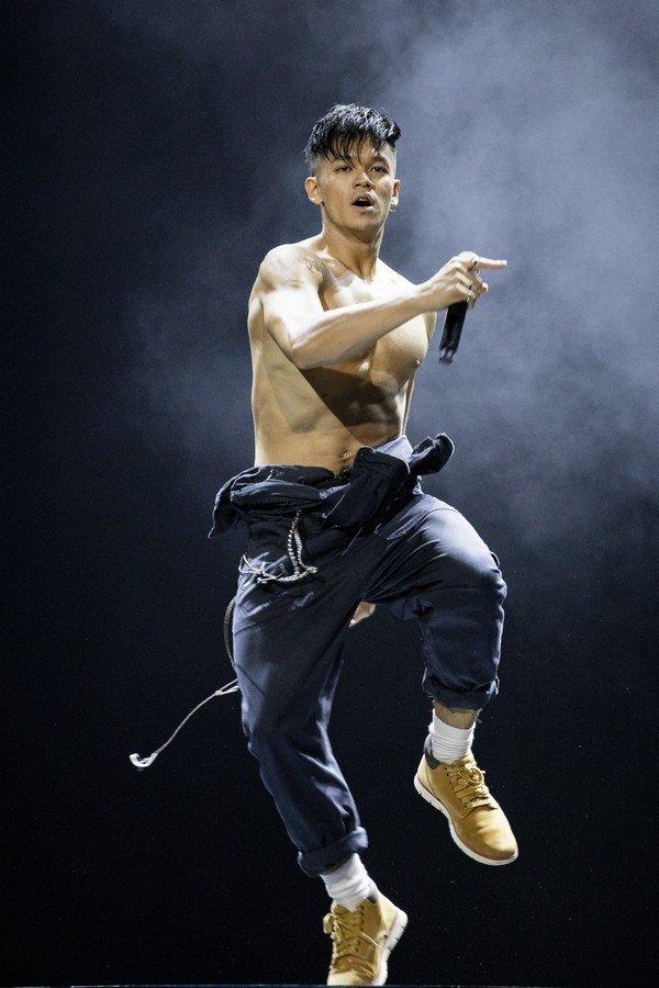 Fan nữ vứt hết liêm sỉ nhận vơ Trọng Hiếu là chồng khi xem idol nhảy sexy, khiến dân mạng xôn xao bàn tán-10