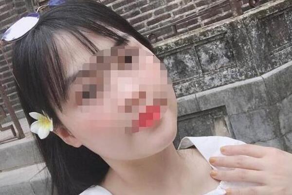 Vụ 39 người chết ở Anh: 24 gia đình báo con mất tích, hàng chục bàn thờ vọng được lập để ngóng tin con-5