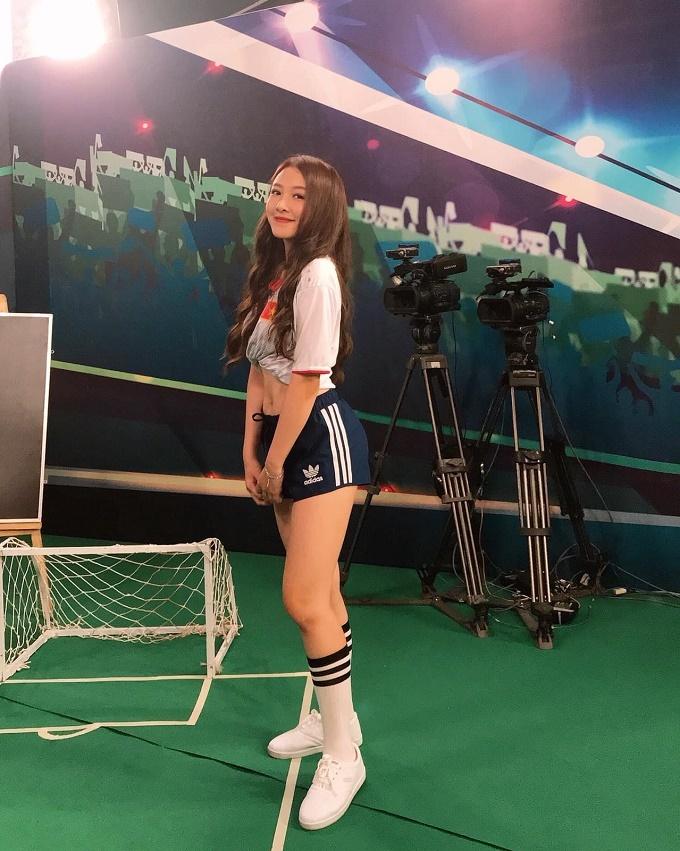 Cô gái thả thính bạo khiến dân mạng truy tìm là ai?-5