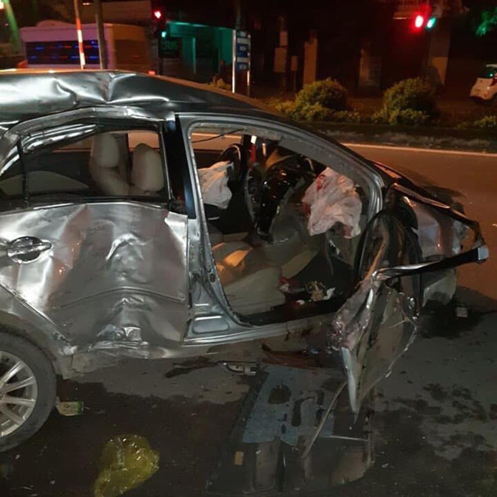 Clip: Khoảnh khắc xe khách chạy tốc độ kinh hoàng, tông trúng taxi đang quay đầu làm 3 người tử vong ở Nghệ An-2