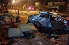 Ô tô nát vụn sau cú tông trời giáng của xe khách, 3 người Nghệ An tử vong