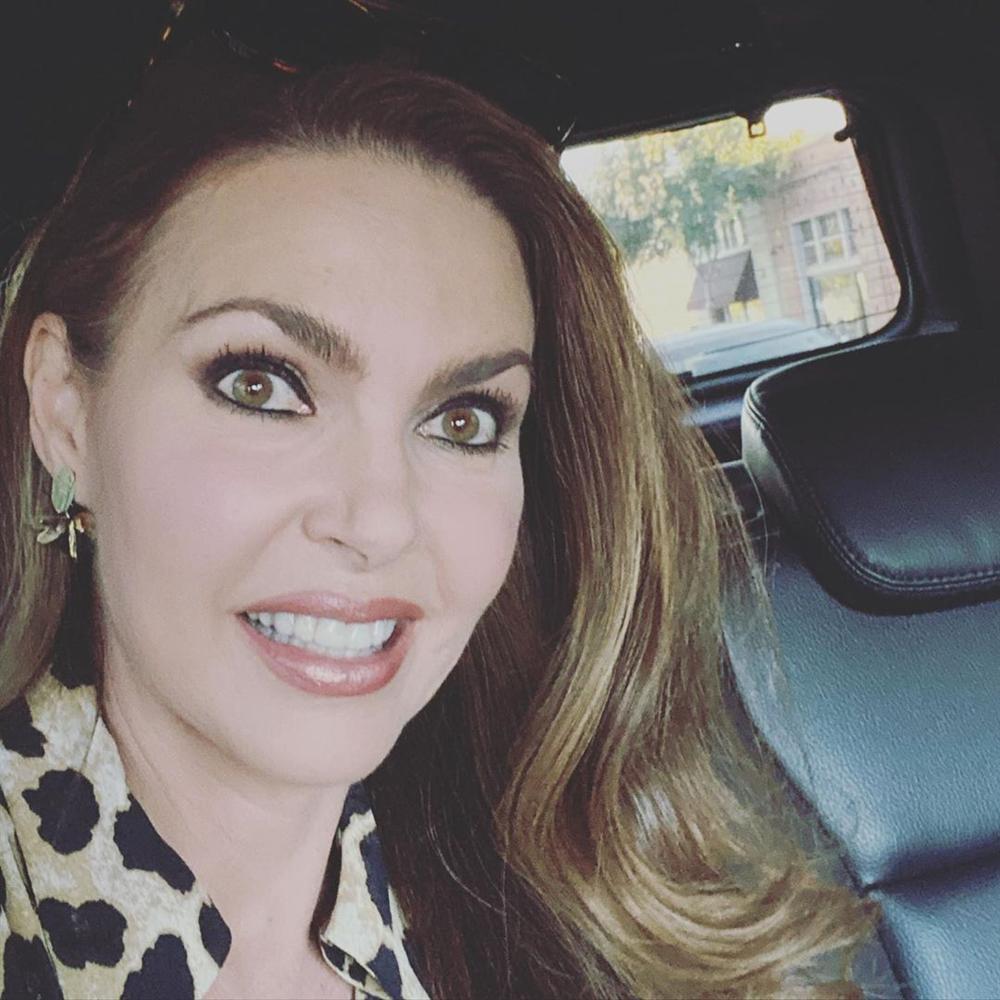 Bản tin Hoa hậu Hoàn vũ 26/10: 100% khán giả ủng hộ Hoàng Thùy làm điều này để dễ bề intop-2