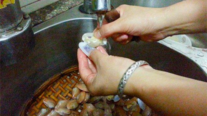 Thêm chút nước này, ngao sẽ sạch bong, không còn chút sạn cát-1