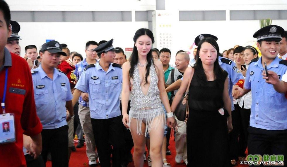 Ngô Hy Nhi - người mẫu hàng đầu hết thời ở tuổi 24 vì mặc phản cảm-3