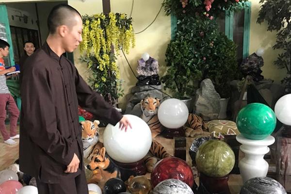 Vụ nhóm người xông vào Tịnh thất Bồng Lai: Không có giấy phép hoạt động, chỉ là nơi biến gia thành tự-4