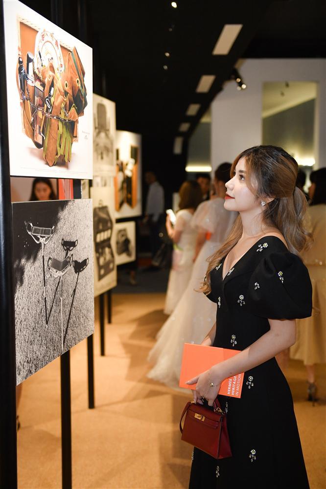 Châu Bùi và Hoàng Ku quấn khăn làm áo cũng không nữ tính bằng NTK Lý Quí Khánh-13