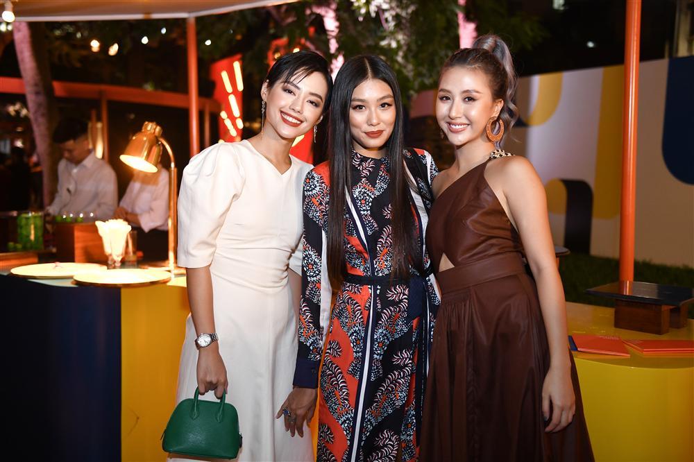 Châu Bùi và Hoàng Ku quấn khăn làm áo cũng không nữ tính bằng NTK Lý Quí Khánh-12