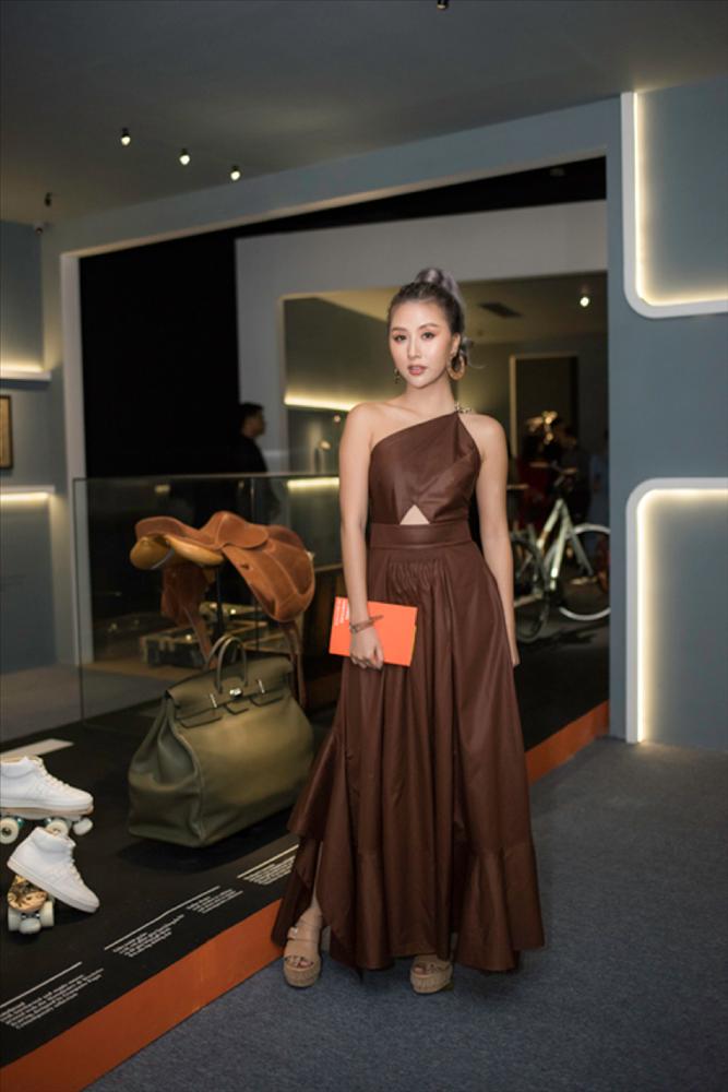 Châu Bùi và Hoàng Ku quấn khăn làm áo cũng không nữ tính bằng NTK Lý Quí Khánh-8