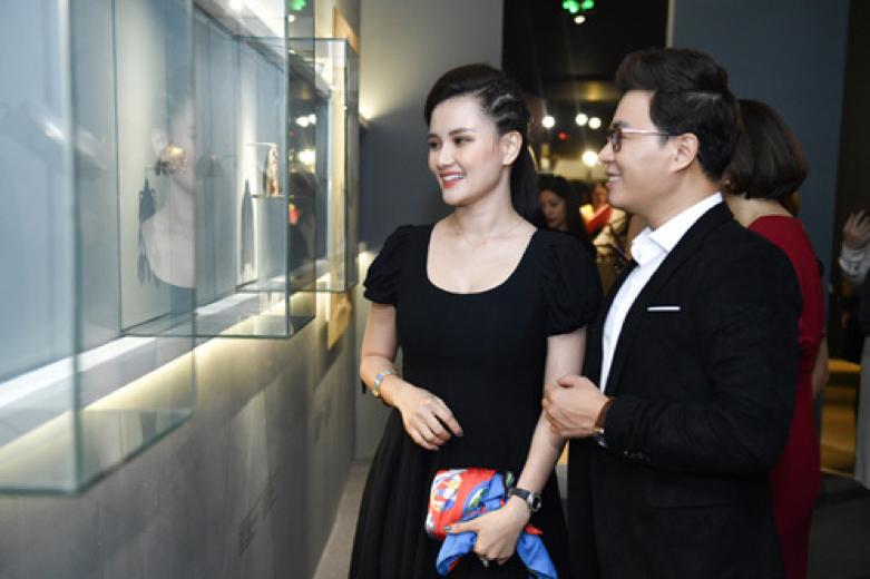 Châu Bùi và Hoàng Ku quấn khăn làm áo cũng không nữ tính bằng NTK Lý Quí Khánh-11