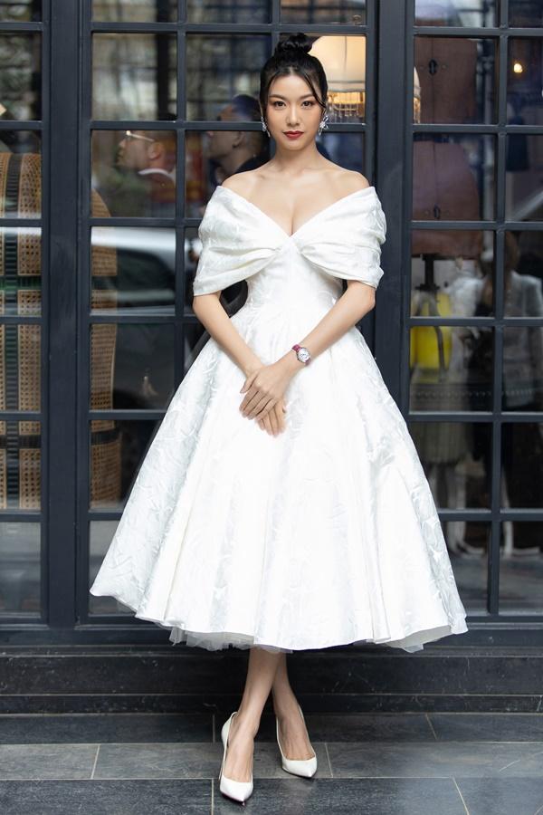 Ngọc Trinh diện đầm trong suốt, Kỳ Duyên mặc vest xẻ ngực sâu đến vô tận giữa cái lạnh Sapa-14