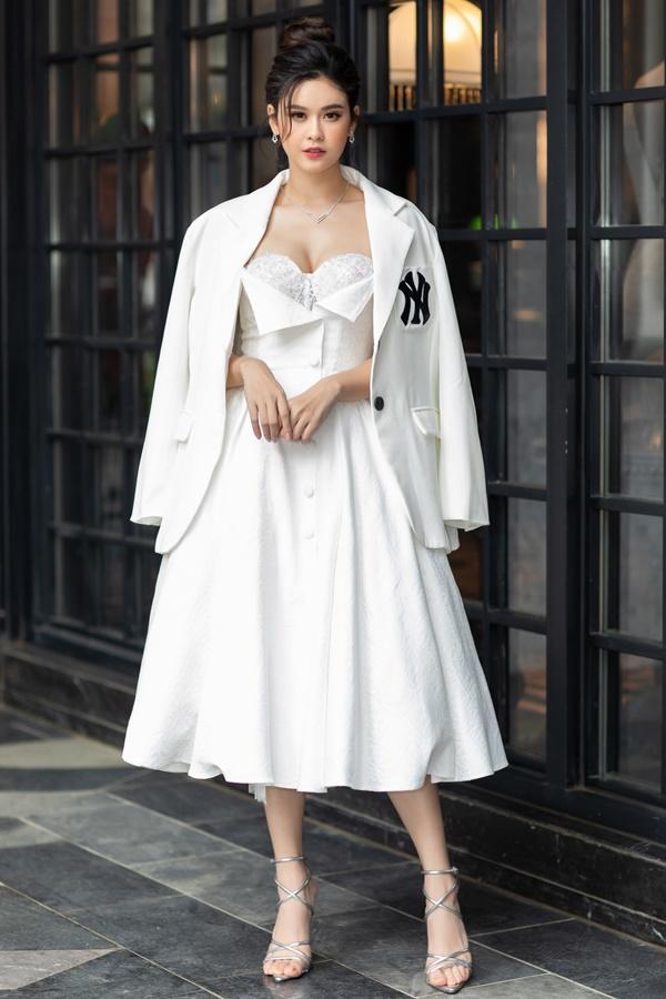 Ngọc Trinh diện đầm trong suốt, Kỳ Duyên mặc vest xẻ ngực sâu đến vô tận giữa cái lạnh Sapa-16