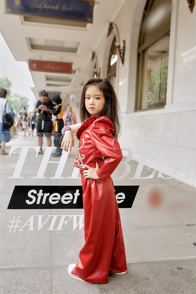Street style tại Vietnam Fashion Week: mèo Thoại nổi nhất tập đoàn giả gái, có cả người cosplay Sơn Tùng M-TP-19