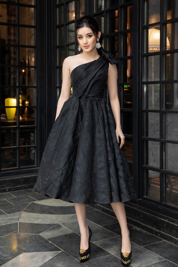 Ngọc Trinh diện đầm trong suốt, Kỳ Duyên mặc vest xẻ ngực sâu đến vô tận giữa cái lạnh Sapa-17