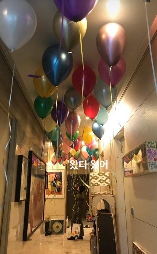 Chị gái G-Dragon chia sẻ bức ảnh bữa tiệc chào mừng em trai tại nhà!-3