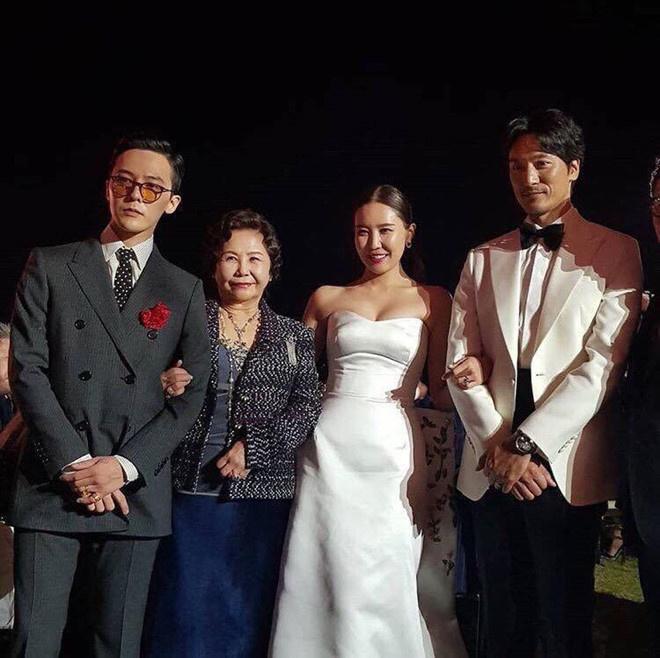 Chị gái G-Dragon chia sẻ bức ảnh bữa tiệc chào mừng em trai tại nhà!-5