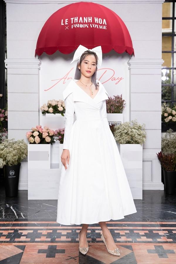 Ngọc Trinh diện đầm trong suốt, Kỳ Duyên mặc vest xẻ ngực sâu đến vô tận giữa cái lạnh Sapa-13