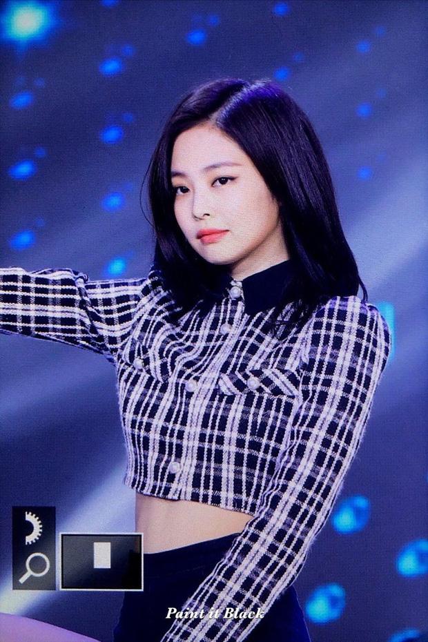 Jennie BlackPink bất ngờ xuống tóc, nâng tầm nhan sắc lên vài chân kính-4