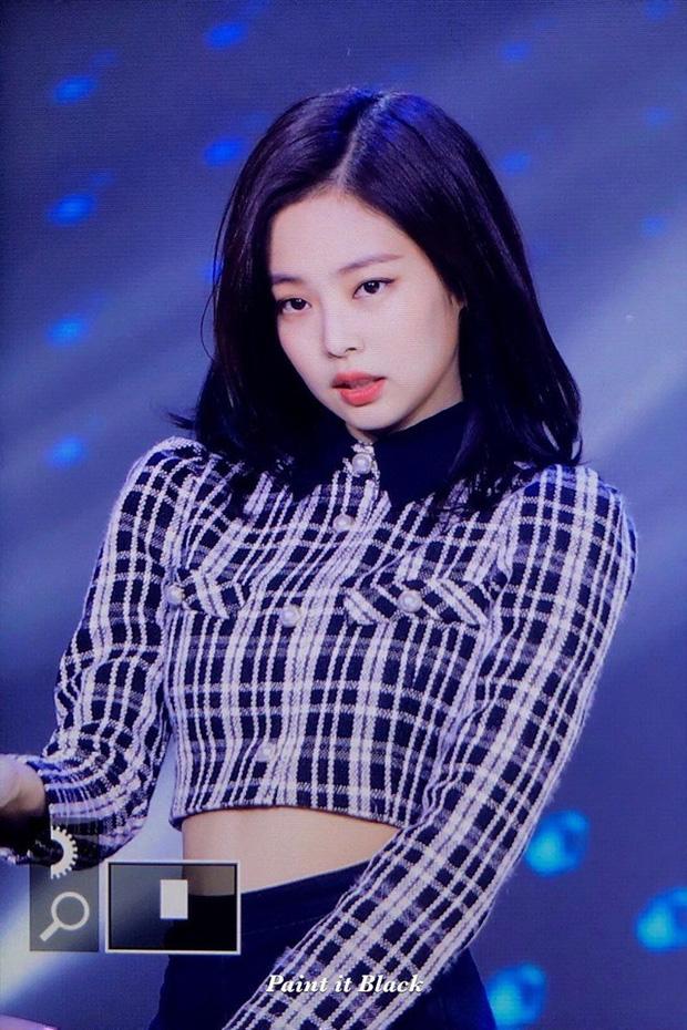 Jennie BlackPink bất ngờ xuống tóc, nâng tầm nhan sắc lên vài chân kính-1