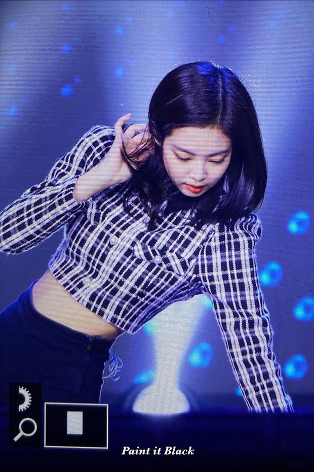 Jennie BlackPink bất ngờ xuống tóc, nâng tầm nhan sắc lên vài chân kính-6