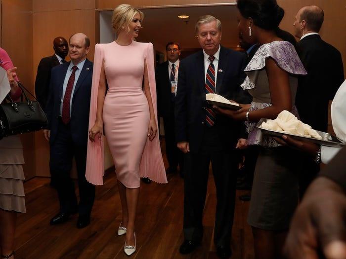 Không hổ danh ái nữ nhà Trump, Ivanka làm mọi cô gái phải ghen tị với những chiếc váy thiết kế đáng giá bằng cả gia tài-2