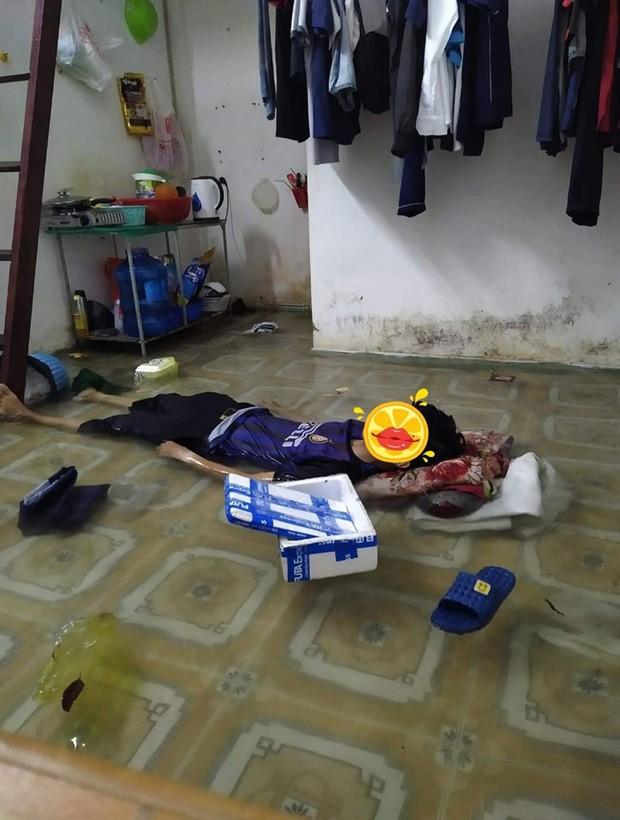 Cười mỏi miệng trước bức ảnh nam sinh sống chung với lũ, nước lênh láng khắp nhà vẫn mặc sức ngủ-1